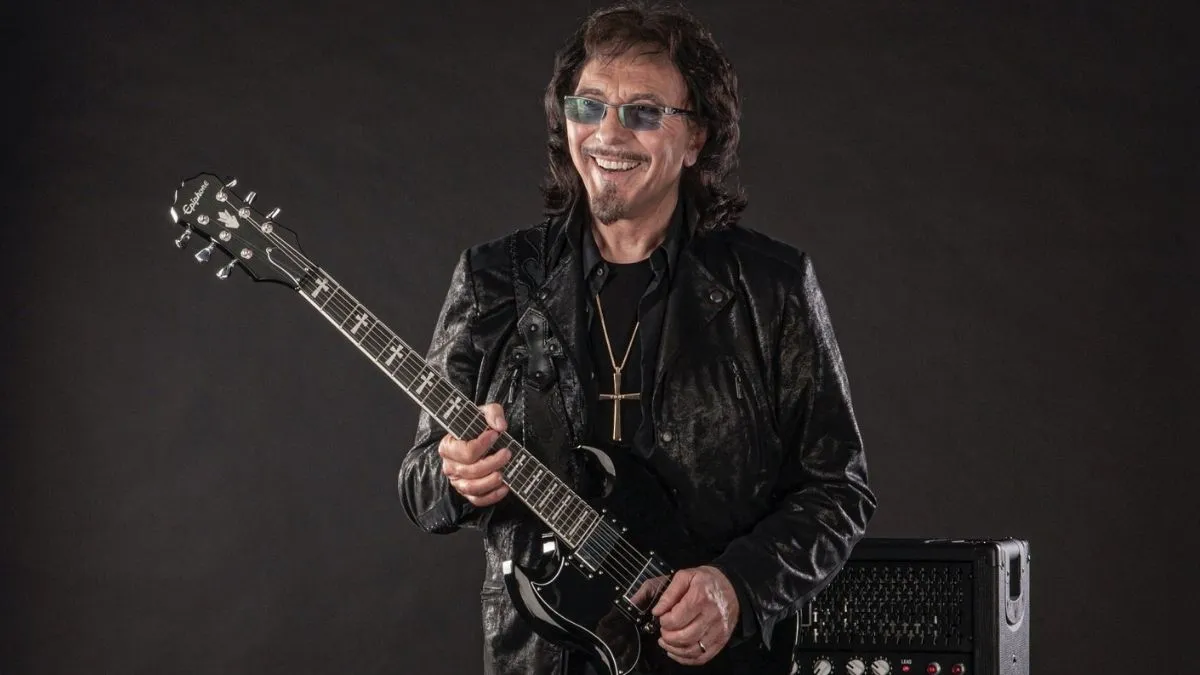 Tony Iommi revela os três álbuns do Black Sabbath que mais se arrepende: “Estão relacionados às drogas”