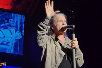 Bruce Dickinson, Xcel Energy Center. Crédito: Youtube.