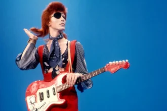 Foto: David Bowie na era Glam Rock. Crédito: Rex.