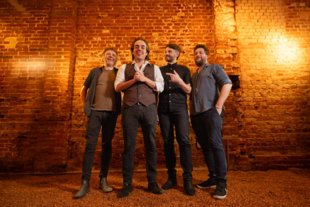 Foto: Diego Lopes e Os Dínamos. Crédito: Divulgação.