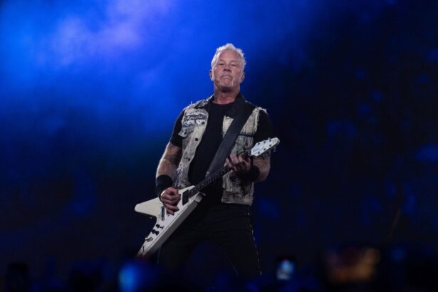 Foto: James Hetfield. Crédito: Mat Hayward.