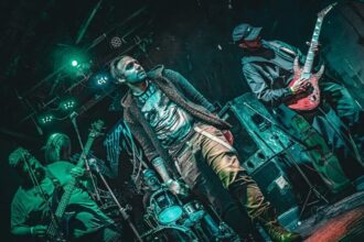 Foto: Laos e os Bastardos. Crédito: Lucca Giordano.