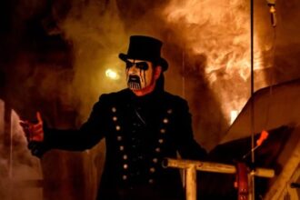 Foto: King Diamond. Crédito: Jeff Kunzo