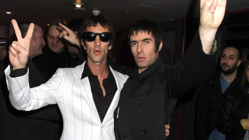 Foto: Richard Ashcroft e Liam Gallagher. Crédito: Dave M. Benett.