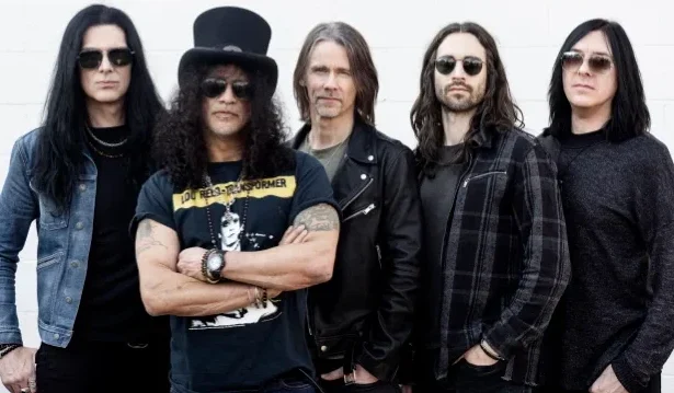 Foto: Slash feat. Myles Kennedy and the Conspirators. Crédito: Ross Halfin.
