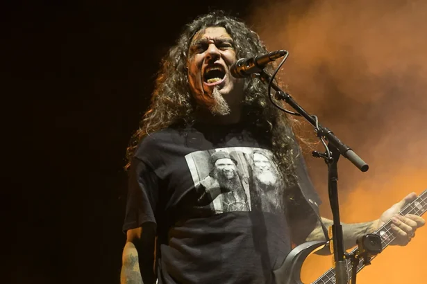 Tom Araya do Slayer. Foto: Raymond Ahner.