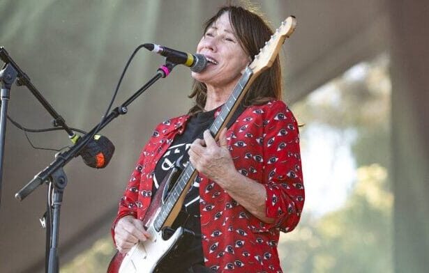 Kim Deal. Crédito: Jim Bennett/WireImage via Getty Images.