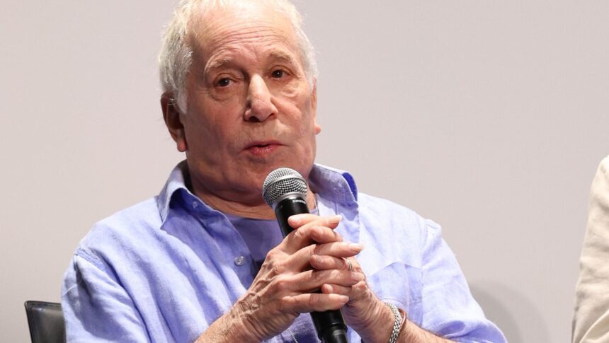 Paul Simon fala sobre perda auditiva. Crédito: Brian de Rivera Simon/Getty Images