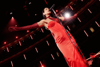 Dua Lipa ao vivo no Royal Albert Hall. Foto: Reprodução Instagram.