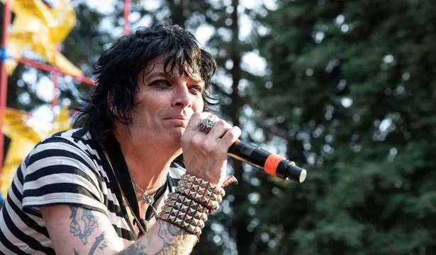 Foto: Jake Hout, agora ex-Dead Boys. Crédito: Miikka Skaffari.