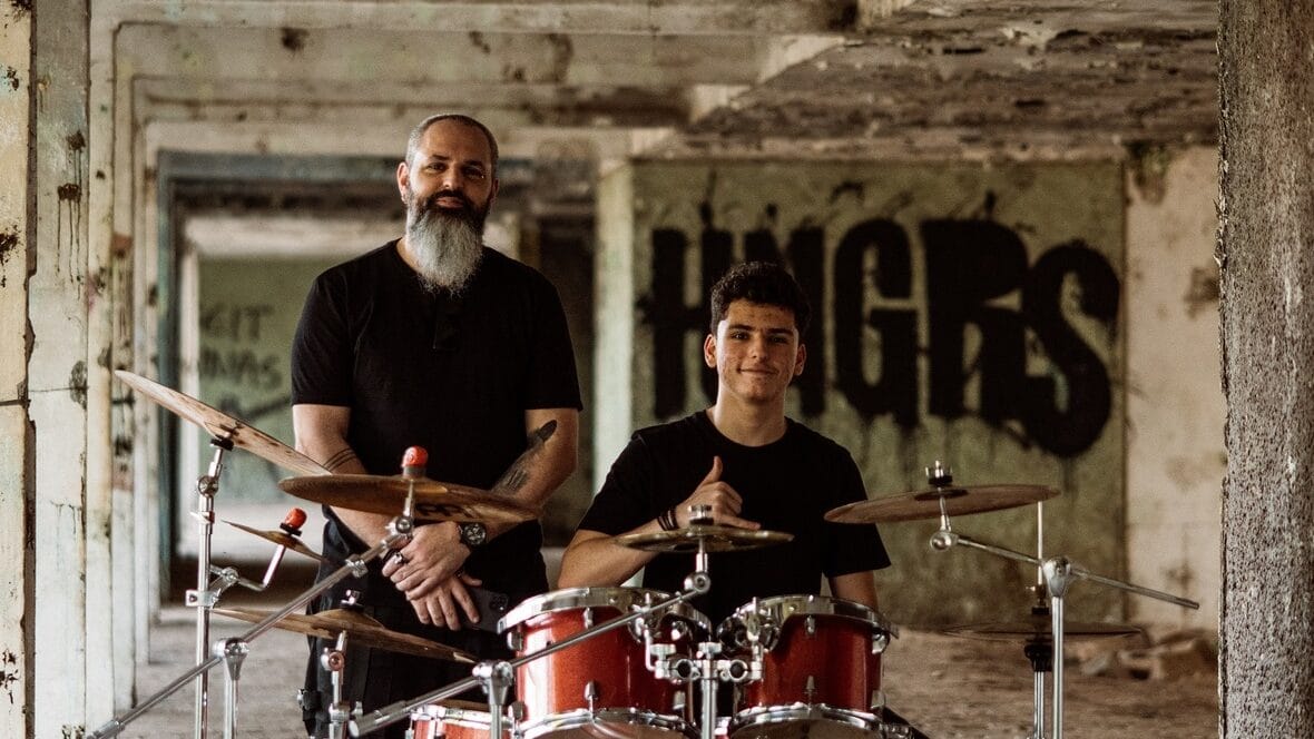 Hungrs: projeto de música entre pai e filho lança segundo single, The Seeker