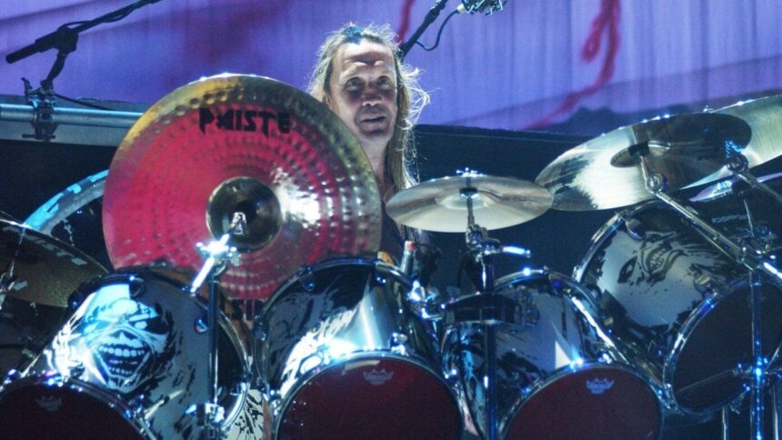 Nicko McBrain. Crédito: Annamaria DiSanto/WireImage/Getty Images