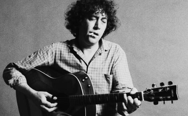 Bert Jansch. Crédito: Espólio de Keith Morris/Redferns/Getty Images