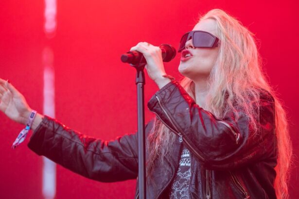 Foto: Sky Ferreira. Crédito: Xavi Torrent.