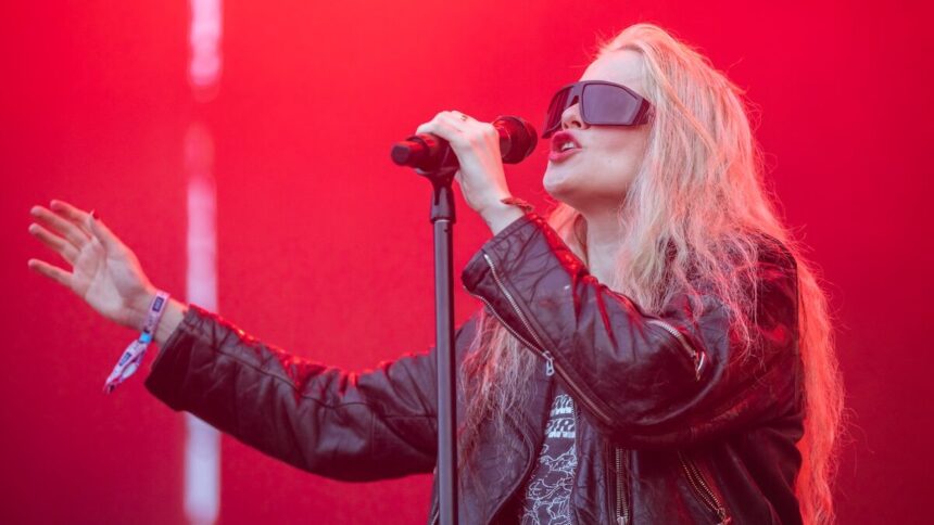 Foto: Sky Ferreira. Crédito: Xavi Torrent.