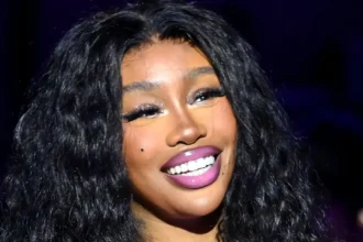 Foto: SZA. Crédito: Lester Cohen/Getty Images.