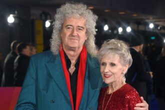 Foto: Brian May e Anita Dobson. Crédito: Dave J Hogan/Getty Images