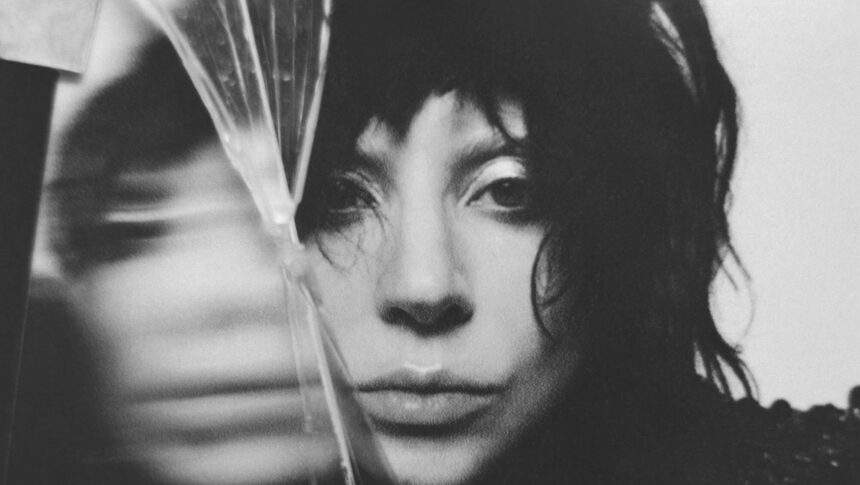 Foto: Lady Gaga. Crédito: Capa do álbum Mayhem,