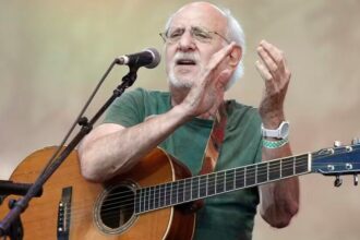 Peter Yarrow durante evento em Nova York, em 2014 — Foto: AP Photo/Kathy Willens / G1