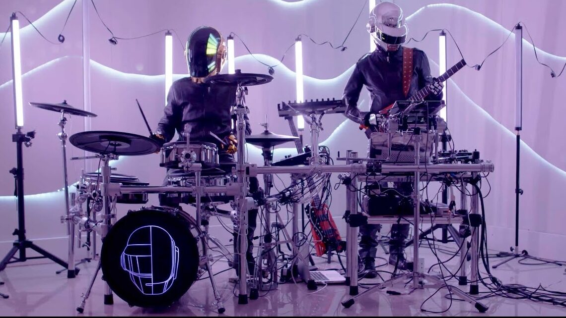 Daft Punk anuncia turnê retrospectiva com show inédito em 2025