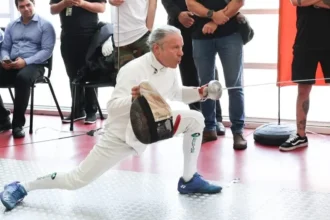 Bruce Dickinson Esgrima. Reprodução/ Facebook Confederação Brasileira de Esgrima