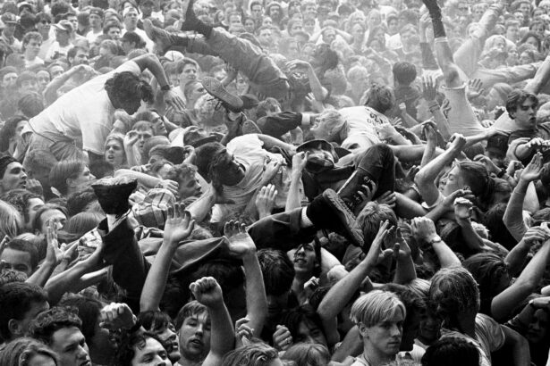 O mosh pit no Endfest, em Washington, DC, 1991. Foto: Reprodução.