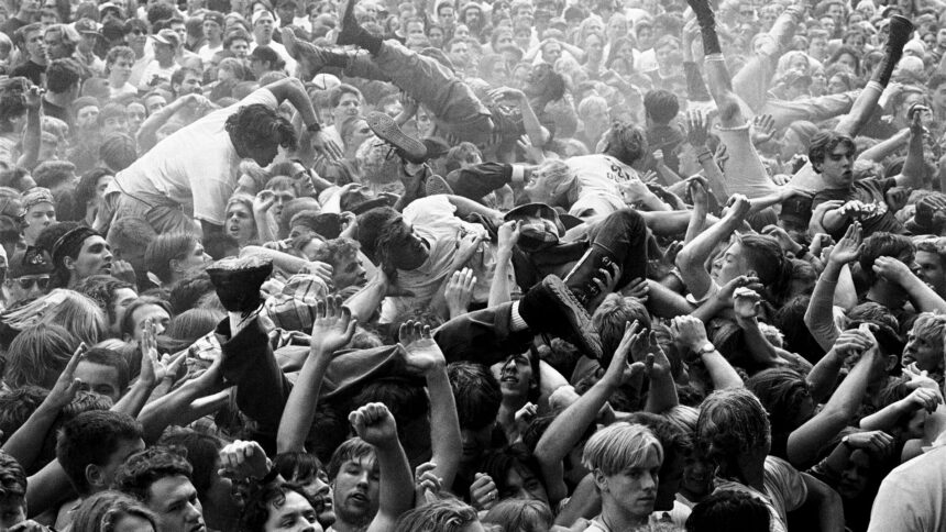 O mosh pit no Endfest, em Washington, DC, 1991. Foto: Reprodução.