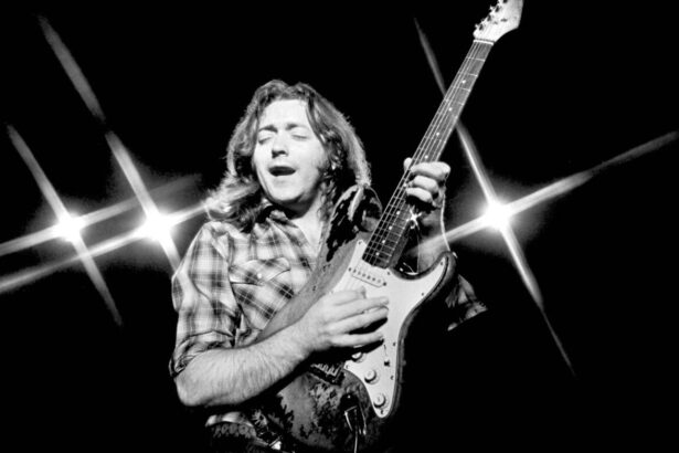 Foto: Rory Gallagher. Crédito: Brian Cooke.