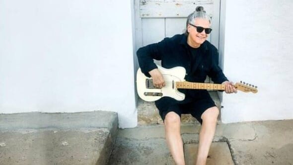 Foto: Andy Taylor em sua casa em Ibiza. Crédito: Reprodução Instagram.