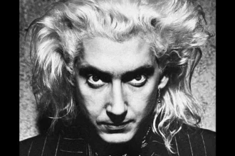 Foto: Budgie Peter Edward Clarke. Crédito: Reprodução Capa Biografia.