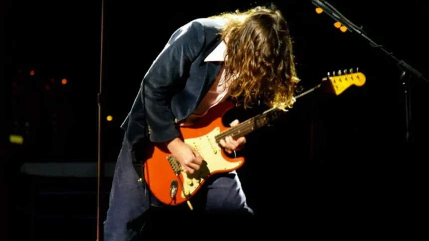 Foto: John Frusciante. Crédito: Chad Carson.