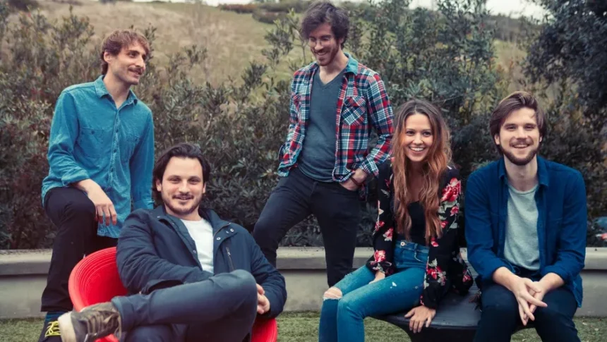 Foto: Mt. Joy. Crédito: Mac Kotas.