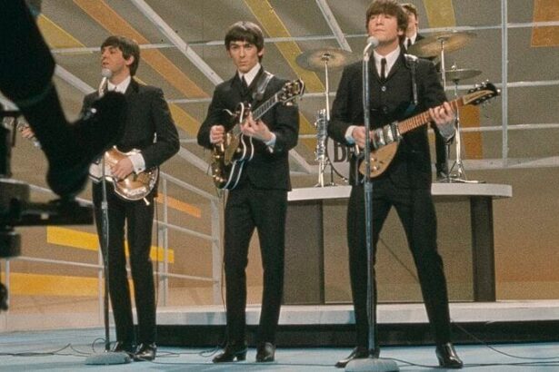 The Beatles no Ed Sullivan Show em Fevereiro de 1964. Foto: Reprodução.