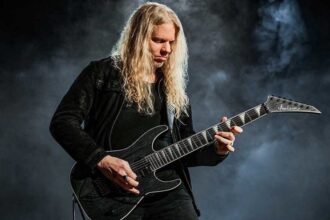 Foto: Jeff Loomis. Crédito: Jackson Guitars.
