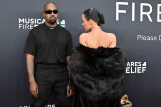 Foto: Kanye West e Bianca Censori. Crédito: Axelle Bauer/Griffin.
