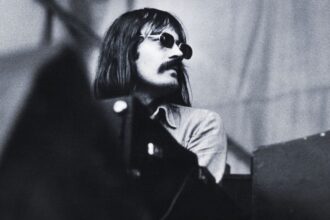 Mike Ratledge da Soft Machine em 1975. Crédito: Gie Knaeps/Getty Images