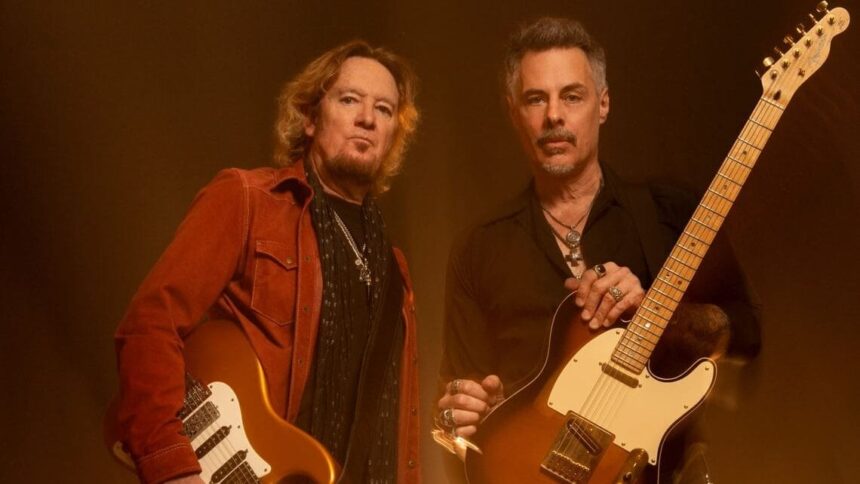 Foto: Adrian Smith / Ritchie Kotzen. Crédito: John McMurtrie.