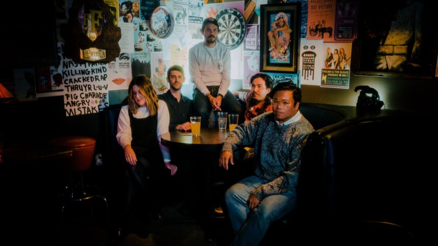 Banda The Fourth Wall - Foto por: Lisa Haagen