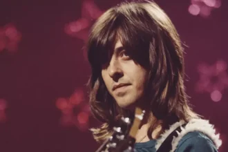 Foto: Joey Molland / Badfinger. Crédito: Michael Putland / Getty Images.