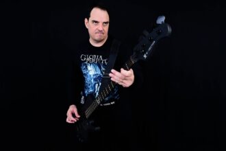 Baixista Daniel Fuchshuber do Gloria Perpetua. Crédito: Célio Ferreira.