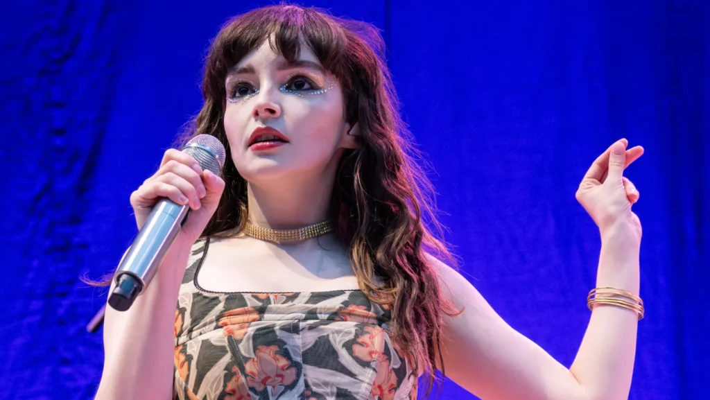 Foto: Lauren Mayberry; Crédito: Steve Jennings/Getty Images.