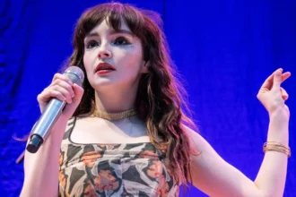 Foto: Lauren Mayberry; Crédito: Steve Jennings/Getty Images.