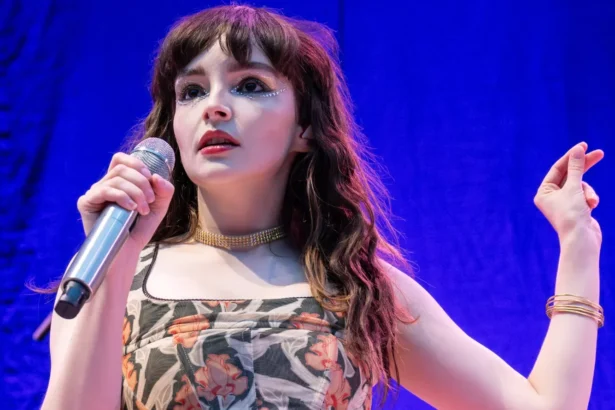 Foto: Lauren Mayberry; Crédito: Steve Jennings/Getty Images.