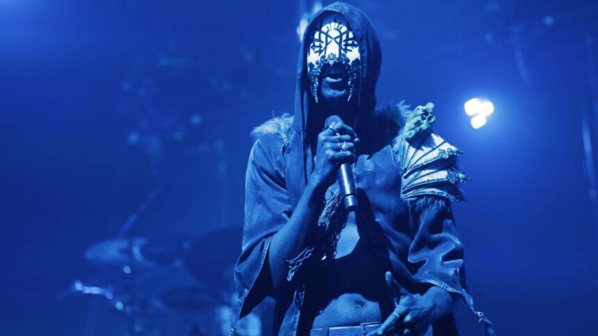 Foto: Sleep Token. Crédito: Pedro Bacerra/Redferns.