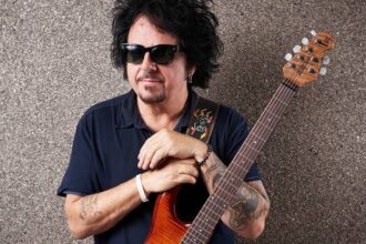 Steve Lukather. Crédito: Joby Sessions/Guitarist Magazine.