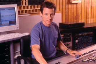 Terry Manning em estúdio nas Bahamas. Crédito: Patrick Cromwell.