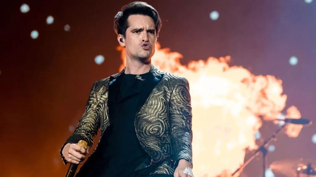 A origem do nome Panic! At the Disco e sua conexão com a cena emo dos anos 2000