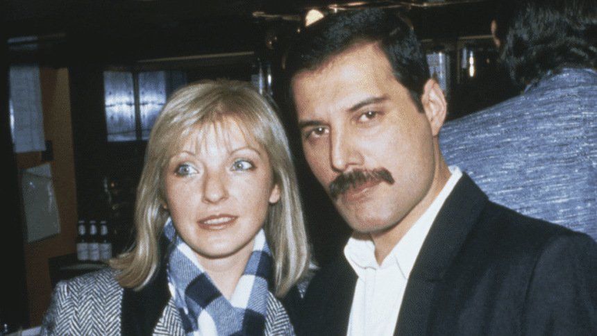 Freddie Mercury e Mary Austin em 1985.