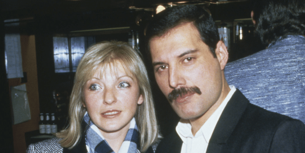 Família de Freddie Mercury tenta preservar acervo pessoal em meio a leilão polêmico