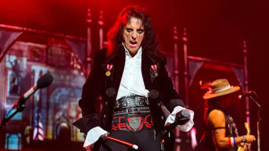 Alice Cooper. Crédito: Matthew Baker/Getty Images.